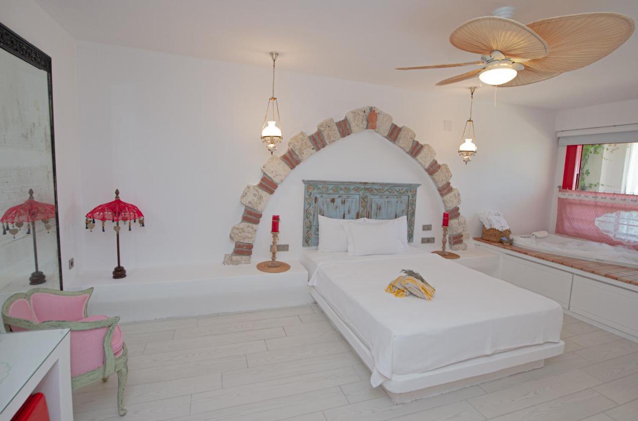 Villa Taraca Alacati Romantik Otel (Adults Only) Ngoại thất bức ảnh