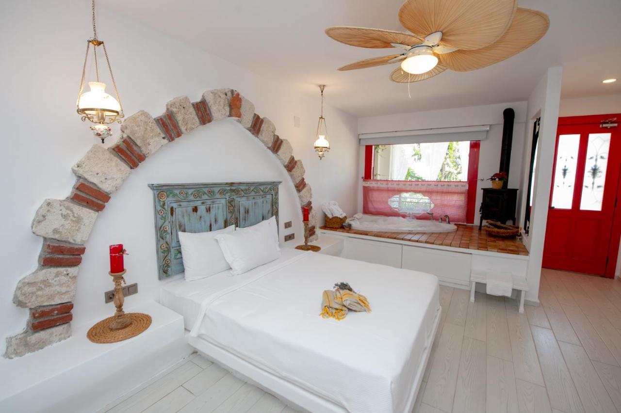 Villa Taraca Alacati Romantik Otel (Adults Only) Ngoại thất bức ảnh