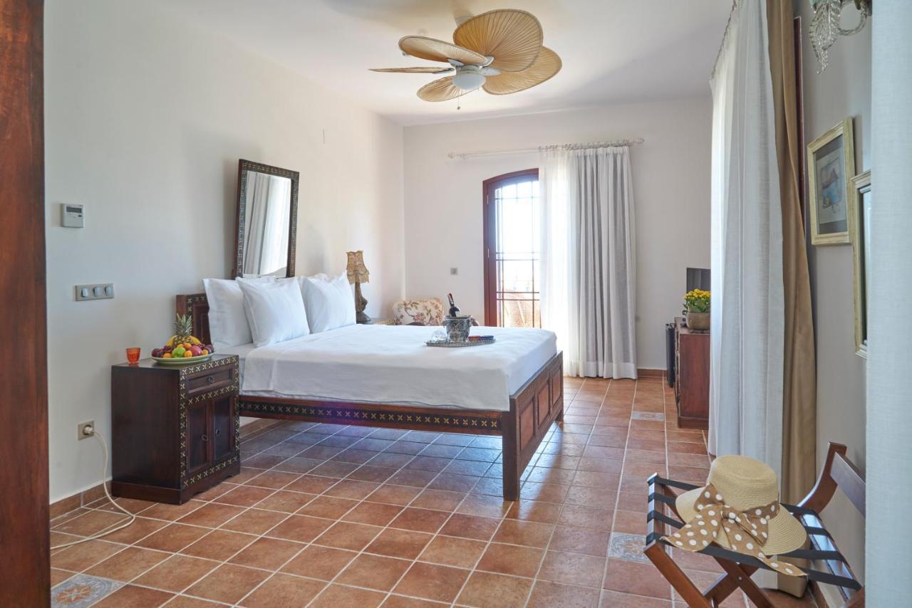 Villa Taraca Alacati Romantik Otel (Adults Only) Ngoại thất bức ảnh