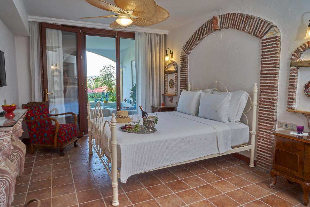 Villa Taraca Alacati Romantik Otel (Adults Only) Ngoại thất bức ảnh